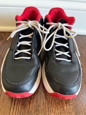 Nike Air Jordan Max Aura 3 GS Bred Basketball Shoes Black Red White 6.5Y